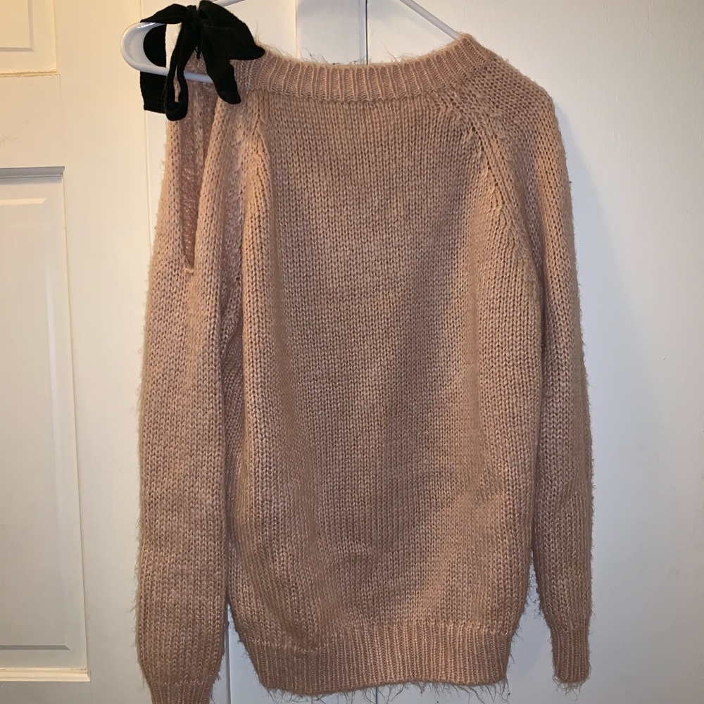 Pale pink sweater with bow